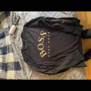 Tröja säljes  - Säljer denna tröja som används ett fåtal gånger i storlek L men passar M.