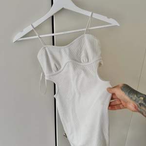 Short white dress 