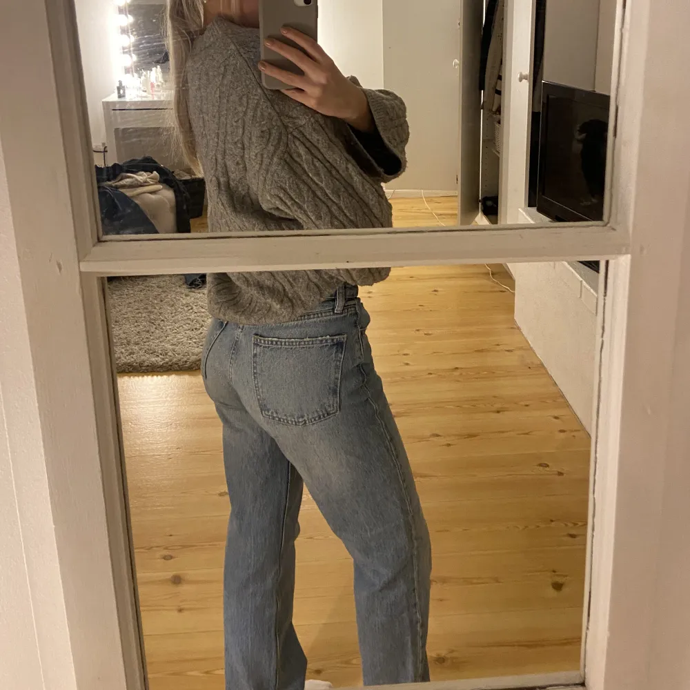 Lågmidjade raka jeans från Zara. Jeans & Byxor.