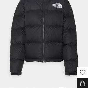 Säljer min North face puffer jacket pga kommer inte till användning, är i extremt bra skick! Original pris är 3895kr. Skriv privat för tydligare bilder 😘