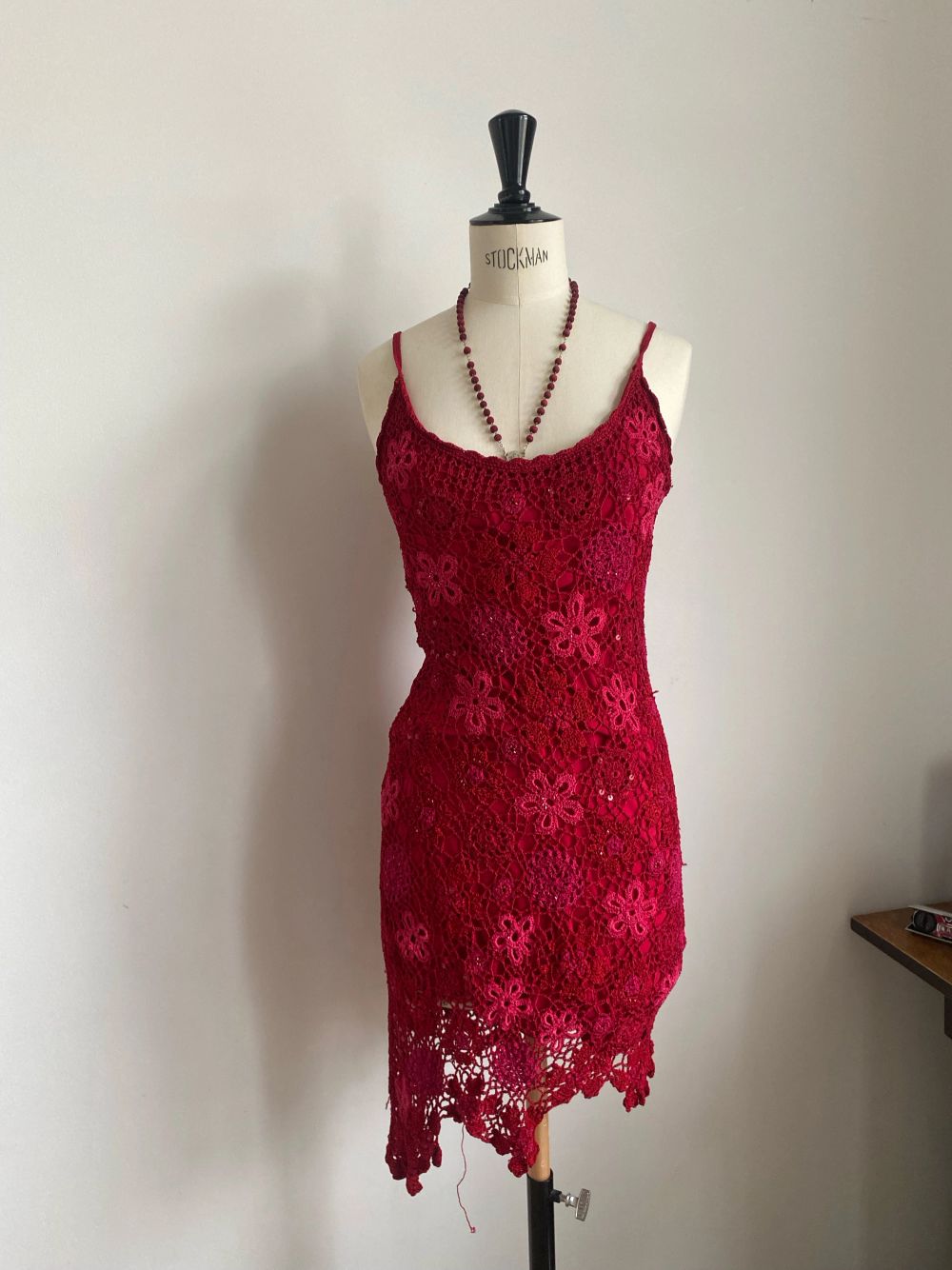 Röd Röd spetsklänning - Vintage | Plick Second Hand