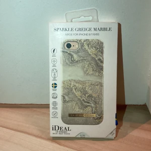 Mobil skal 8/7/6/6s - Två par mobil all för iPhone 8/7/6/6s. Inget av skalen är på något sätt sönder. Köp 1 skal för 40 kr eller båda för 60 kr. Jag står inte för frakt ❤️