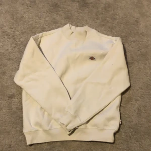 Vit dickies turtleneck tröja  - Helt ny, oanvänd, skön.