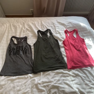 Träningslinnen - Knappt använda Träningslinnen i storlek S (gröna är i M men passar S). En för 40kr eller alla för 90kr❤️