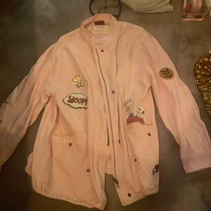 Ljusrosa jeans jacka😻 - Super snygg jeans jacka från zara med snobben😻💋