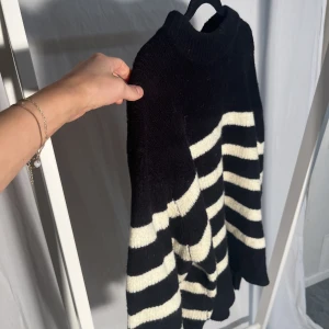 Stickad tröja från Gina Tricot! - Stickad tröja från Gina. Nyskick! Går ej att köpa längre. Nypris 500