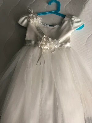 En festkläning  - Den behöver vi inte den är för liten