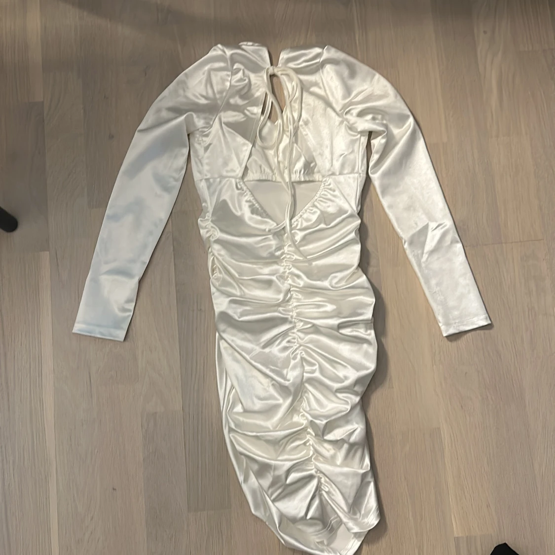 2 satin klänningar - 91