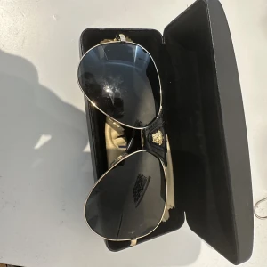 Versace glasses  - Sjukt snygga glasögon, använd fåtal gånger skick 9/10