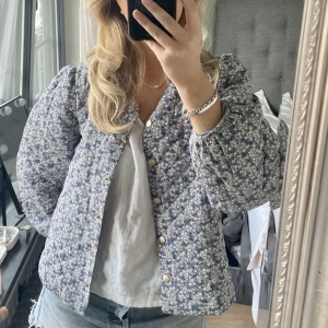 Jacka - Så fin och unik vårjacka