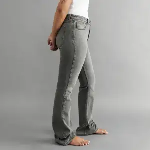 Full length flare jeans från Gina tricot i storlek 38, aldrig använda
