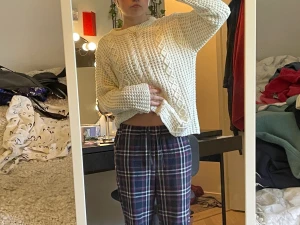 Stickad tröja  - En så fin höstig stickad tröja, så skön och perfekt för hösten!! Inga hål eller fläckar! ! Tryck på köp nu eller kontakta mig vid frågor/ sammfrakt 💗 