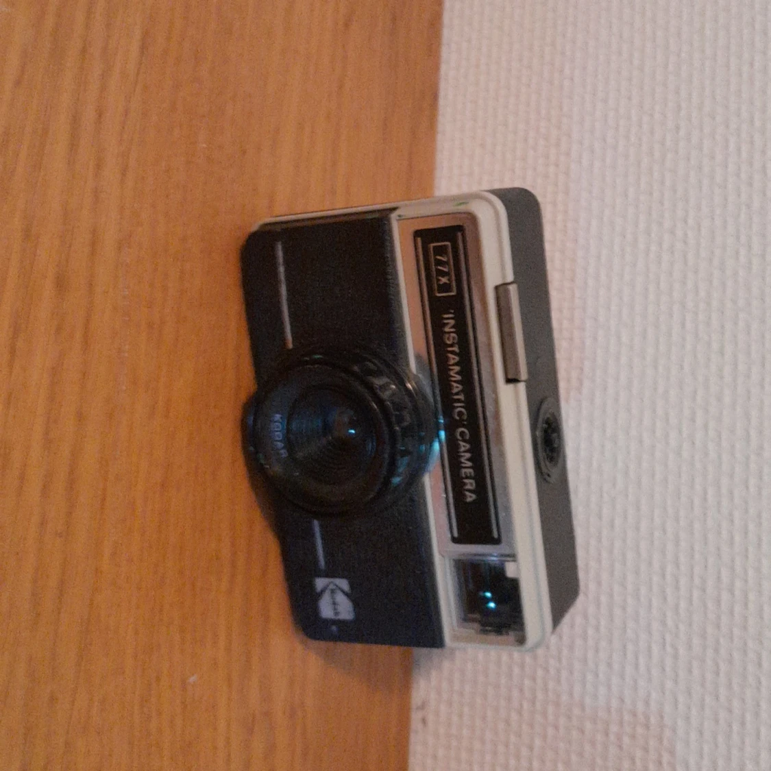 INSTAMATIC CAMERA 77X