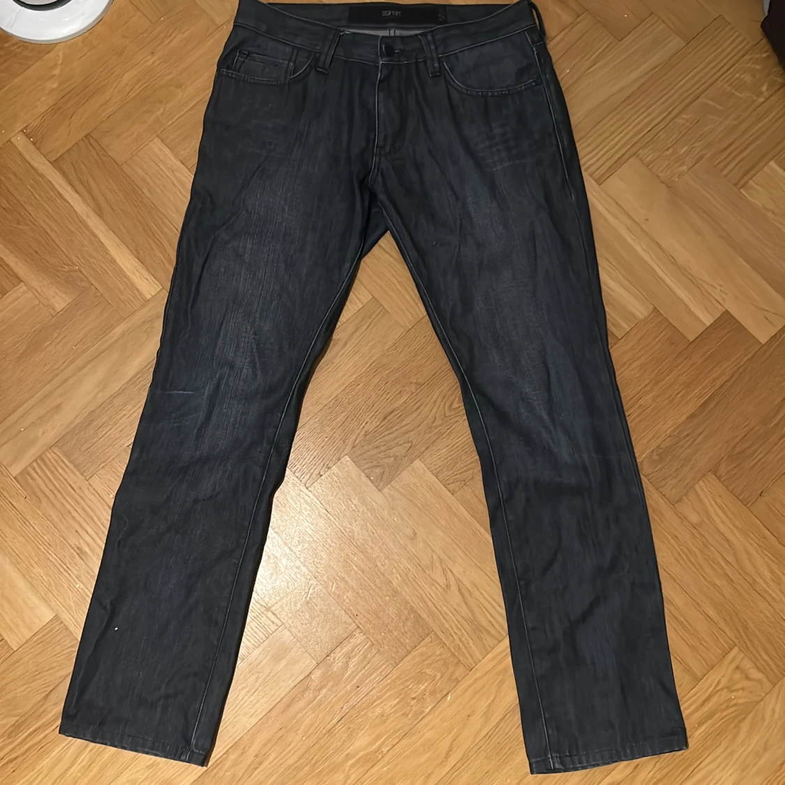 Mörkblåa jeans