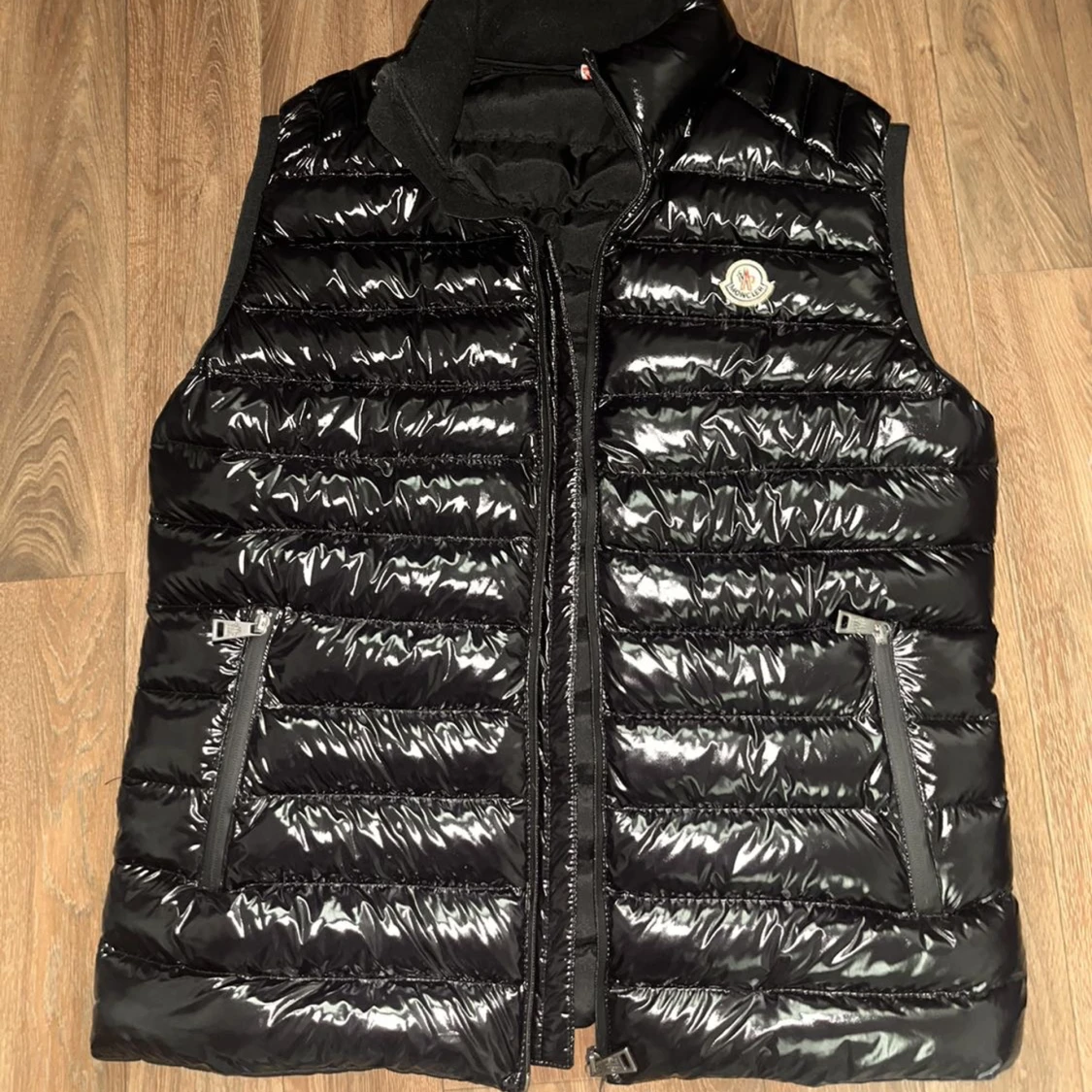 Moncler väst, glans