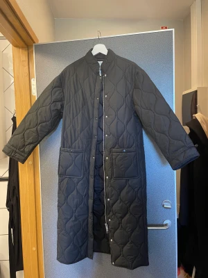 Jacka svart 34 - Svart jacka stl 34, passar även 36