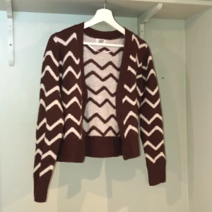 Supermjuk kofta - Jättefin och gosig kofta från märket jdy. Använt få gånger, storlek M men passar både xs och s