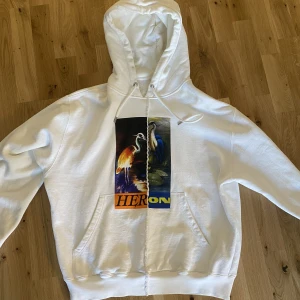 Heron Preston Hoodie - Köpt oktober 2021  Väl använt skick  Nypris 4200 kvitto finns