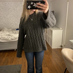 Stickad tröja - Superfin stickad tröja från hm, använd en gång strl xs passar även s💗 gratis frakt genom appen!!