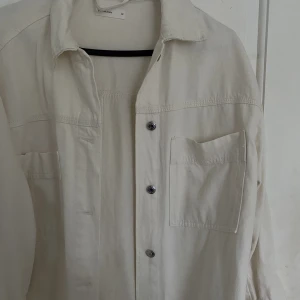 Jeansjacka - Beige jeansjacka aldrig använd 