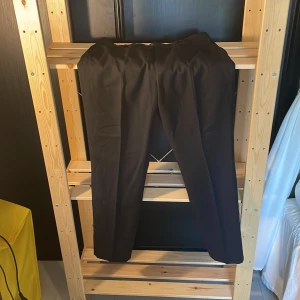 Kostymbyxor - Svarta kostymbyxor från hm-slimfit Använda en gång  