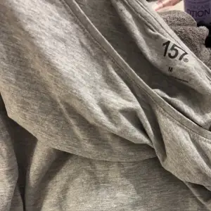 vanlig grå långärmad tröja i storlek M från lager 157