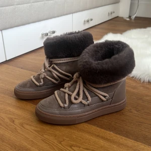 Inuikii - Säljer dom här så snygga INUIKII skorna, nypris 2700 säljer nu för 1700⭐️⭐️⭐️⭐️vid snabb affär kan jag tänka mig gå ner lite i pris! Storlek 38. Dom är i jättebra skick och har inga defekter🌟🌟