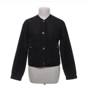 Quiltad jacka - Säljer min quiltade lättviktsjacka, den är storlek s och är i bra skick💞