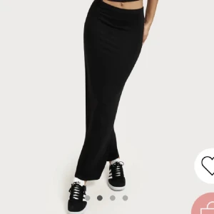 Kjol  - Fin kjol från Nelly i strolek s! 🫶🏻