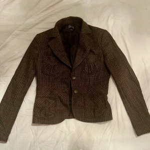 Rutig kavaj - Tryck inte på köp nu❗️ Jättegullig brun rutig kavaj från Mexx, perfekt till hösten! Pris kan diskuteras❤️