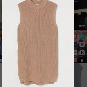 Väst - Ribbad sweater väst. Nästan oanvänd. Väldigt fin nu till hösten. Passar M-L