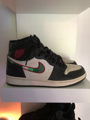 Jordan 1 - Jordan 1 a star is born/ sports illustrated. Köpta från GOAT för runt 2,5k. 100% äkta har bevis. Ställ gärna frågor😀