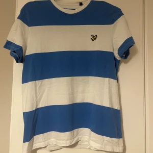 Tshirt Lyle & Scott - Superfint skick, sparsamt använd. 
