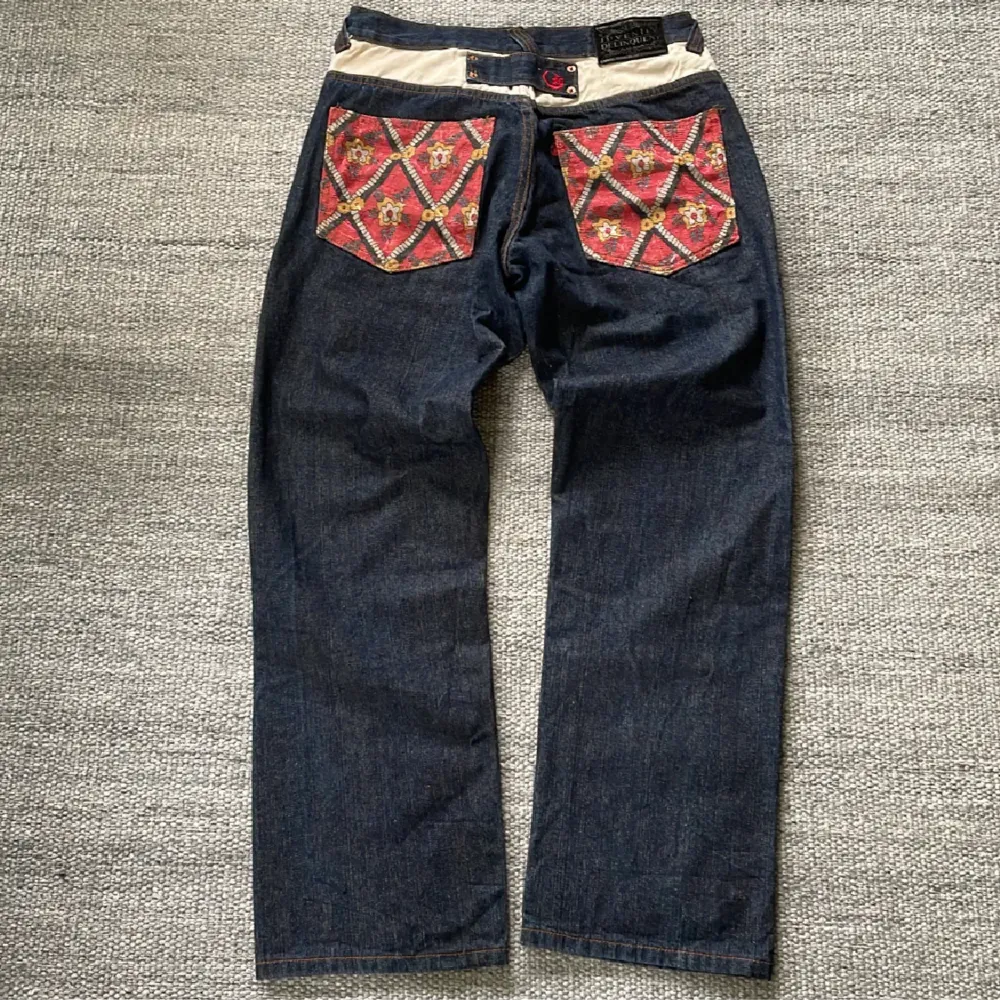 Vintage japanska jeans från märket Juvenile Delinquent. Väldigt ovanliga och exklusiva. Storlek 32 men sitter som 30 i midjan.. Jeans & Byxor.