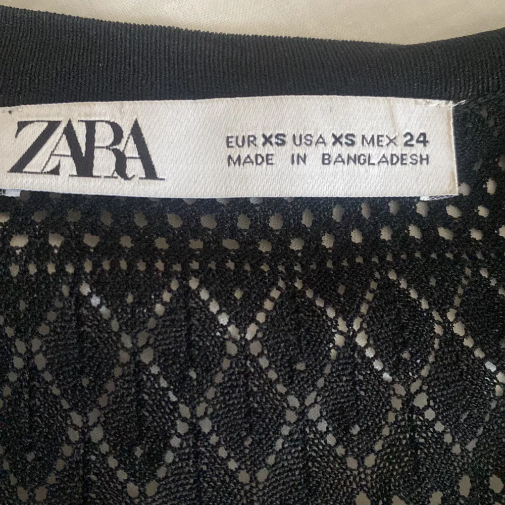 Ett jätte fint linne från zara har inprincip aldrig använt säljer den då den inte kommer till användning går även att diskutera priset. T-shirts.