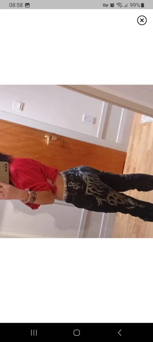 Jeans - Säljer dessa asballa jeans köpt här på plick men jag använder dom inte längre! Dom är super cola och så fint skick