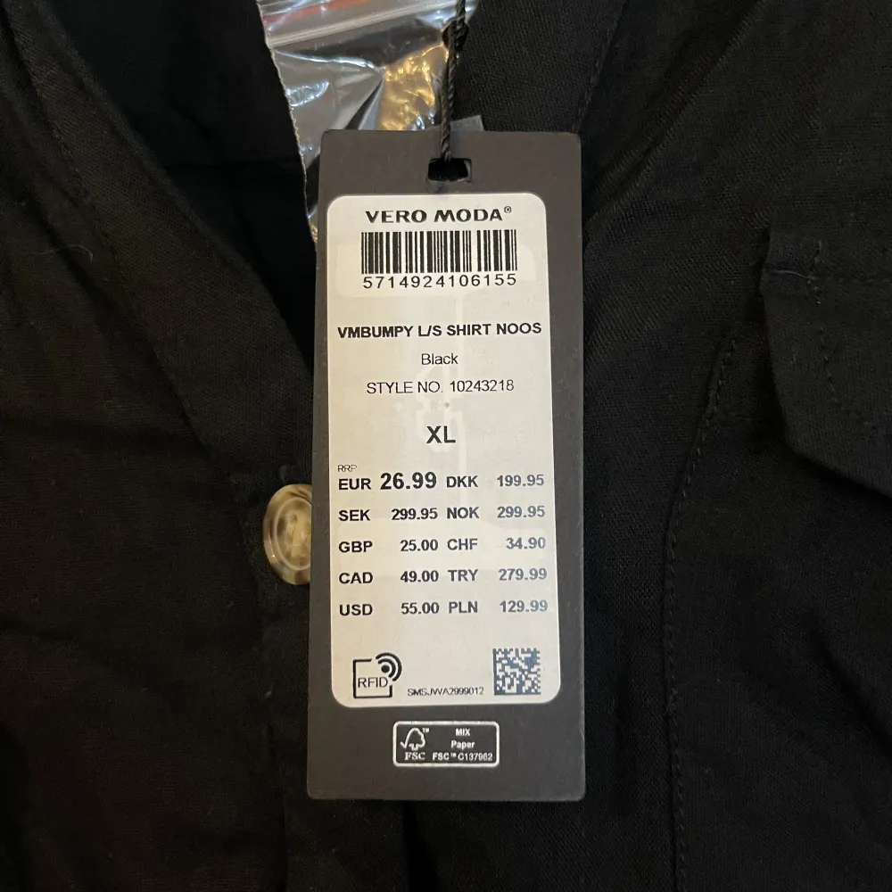 Blus/skjorta som aldrig används. Ordinarie pris 299kr. Blusar.