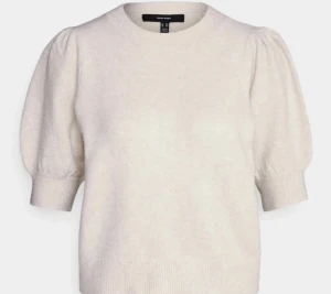 Stickad tshirt - Super fin stickad tshirt från Vero Moda. Säljer för att jag inte använder den. I storlek M men passar S.