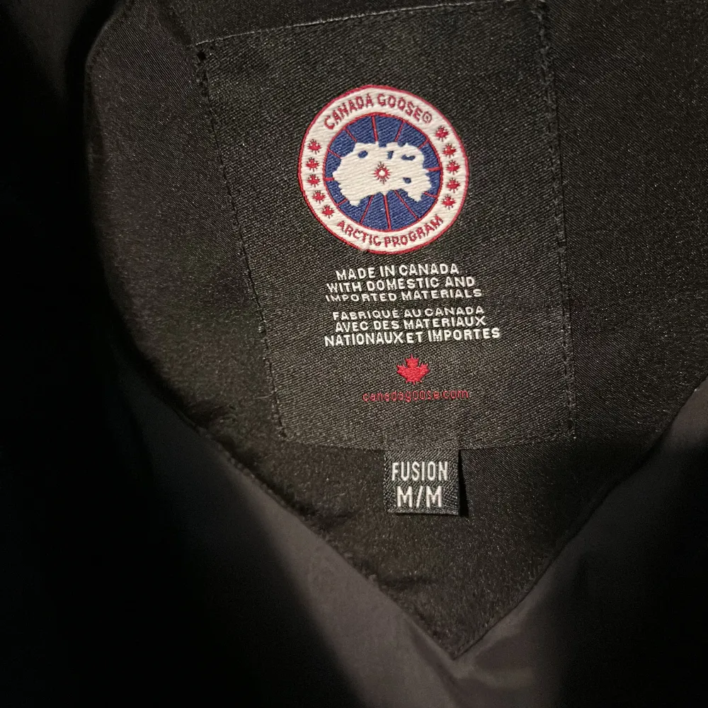 Canada goose typ aldrig använd och den är äkta . Jackor.