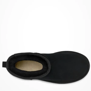 Äkta Ugg med plattform  - Fick den i present men kom aldrig till användning. De är som nya