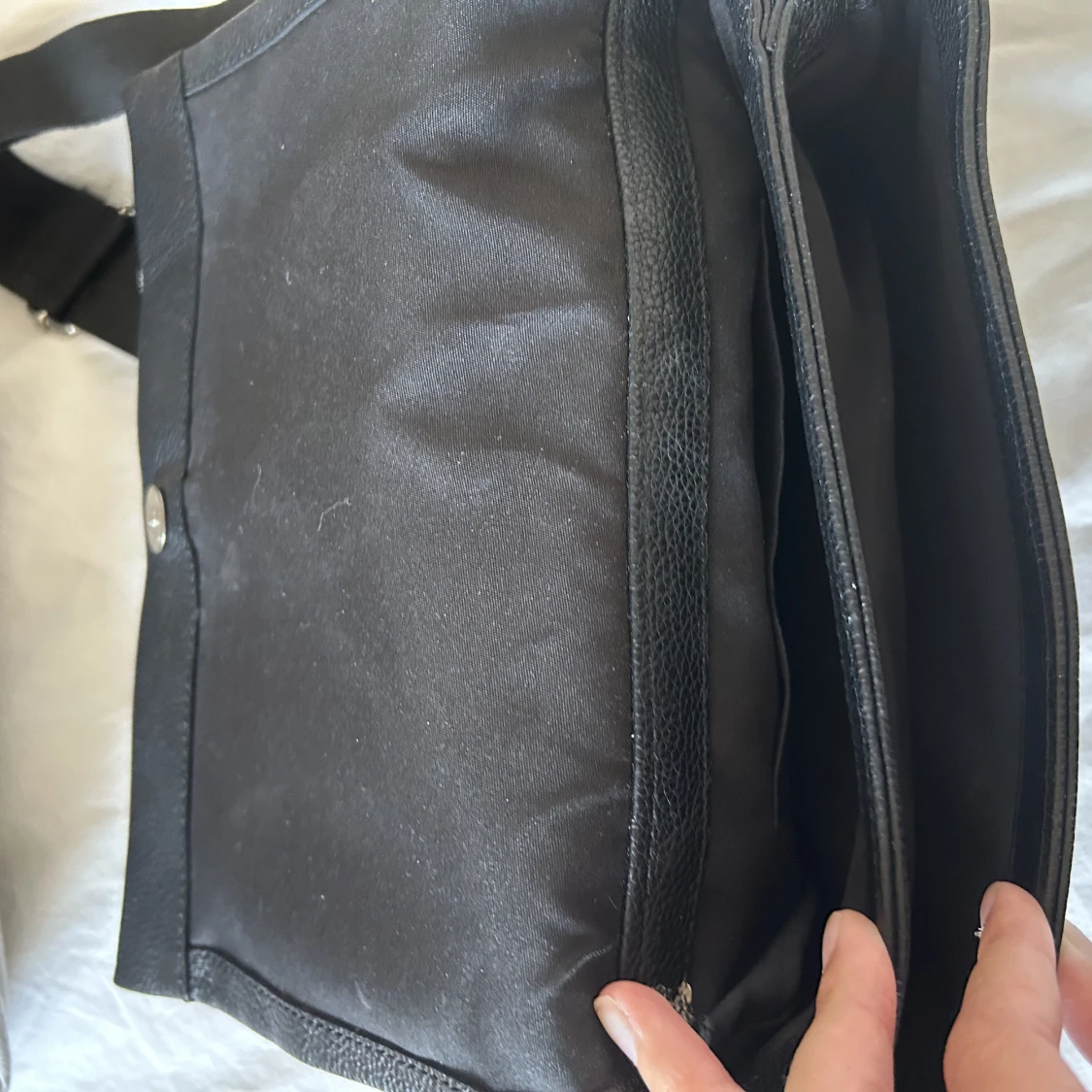 Svart Axelremsväska  - 91