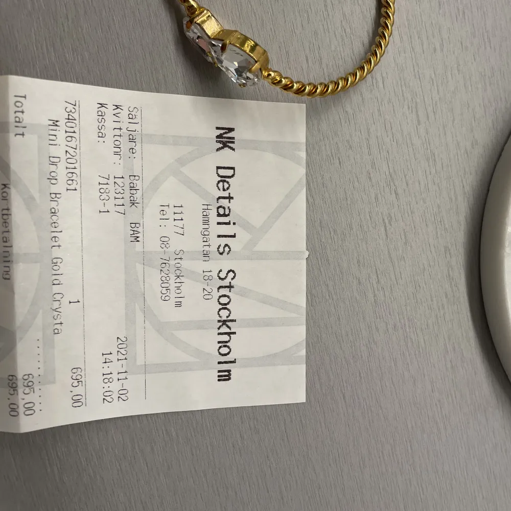 Armband från Caroline Svedbom i guld med Klar Silver diamant.  Köpt på NK för 2år sedan. Nypris: 695kr (Kvitto finns) . Accessoarer.