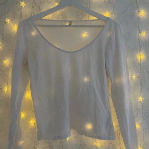 Basic plagg🤍 - Basic plagg från H&M🤍Skriv för fler bilder!!🫶🏼