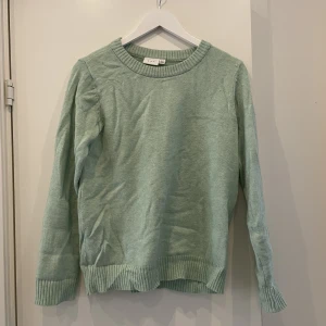 Tröja - Grön stickad tröja i jätteskönt material, endast använd 1 gång🫶🏻