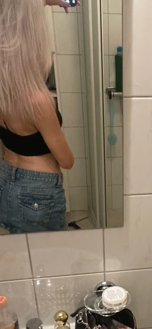 Svart tubtopp - Säljer denna svarta tubtoppen i storlek Xs-S, stretchigt material & sitter fint på🫶