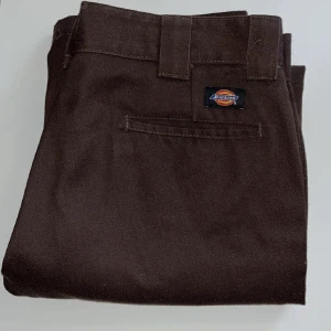 Dickies byxor - super snygga och stiliga dickies i storlek 34/32 i modellen slim straight. 