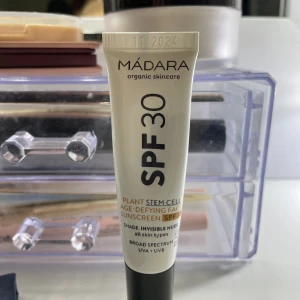 Tinted Spf 30 - Oöppnad! Spf 30 med färg!! 