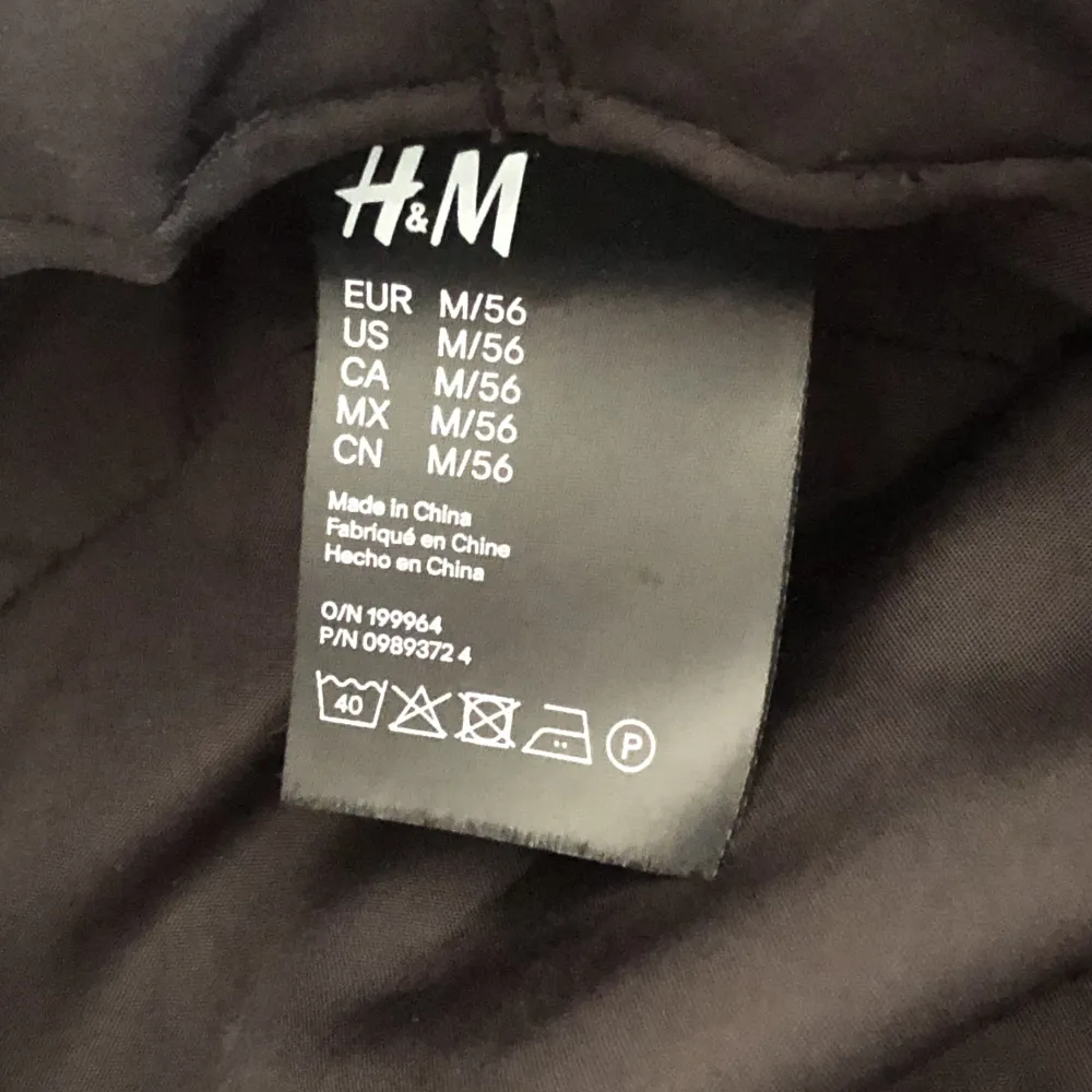 Svart fiskehatt från H&M🤍 aldrig använd och i bra skick. Accessoarer.