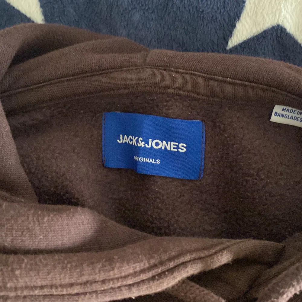 Hej säljer denna fina hoodien från Jack & Jones I lätt använt skick Storlek M Vid frågor eller intresse skriv. Hoodies.