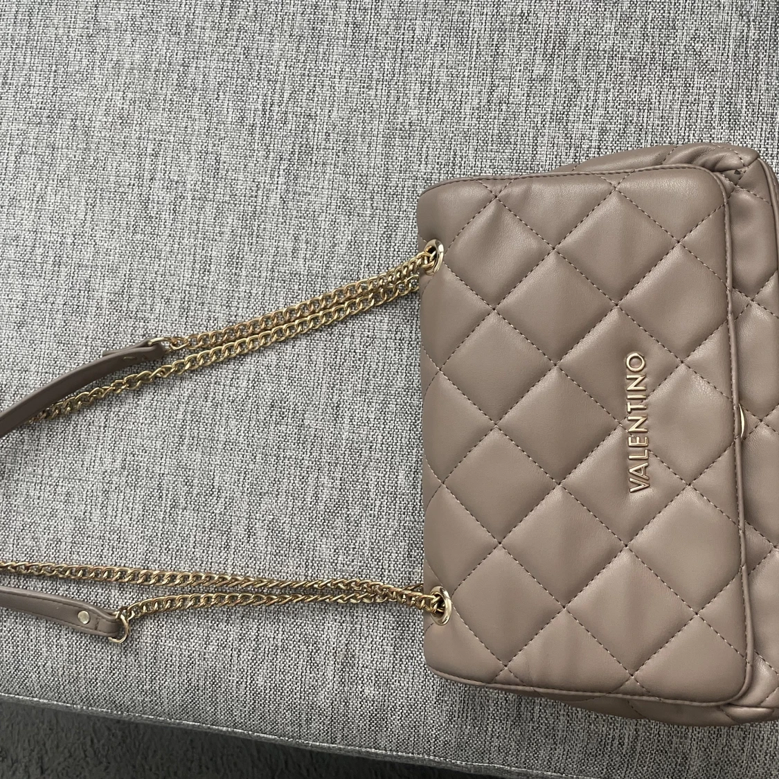 Valentino väska beige  - 90